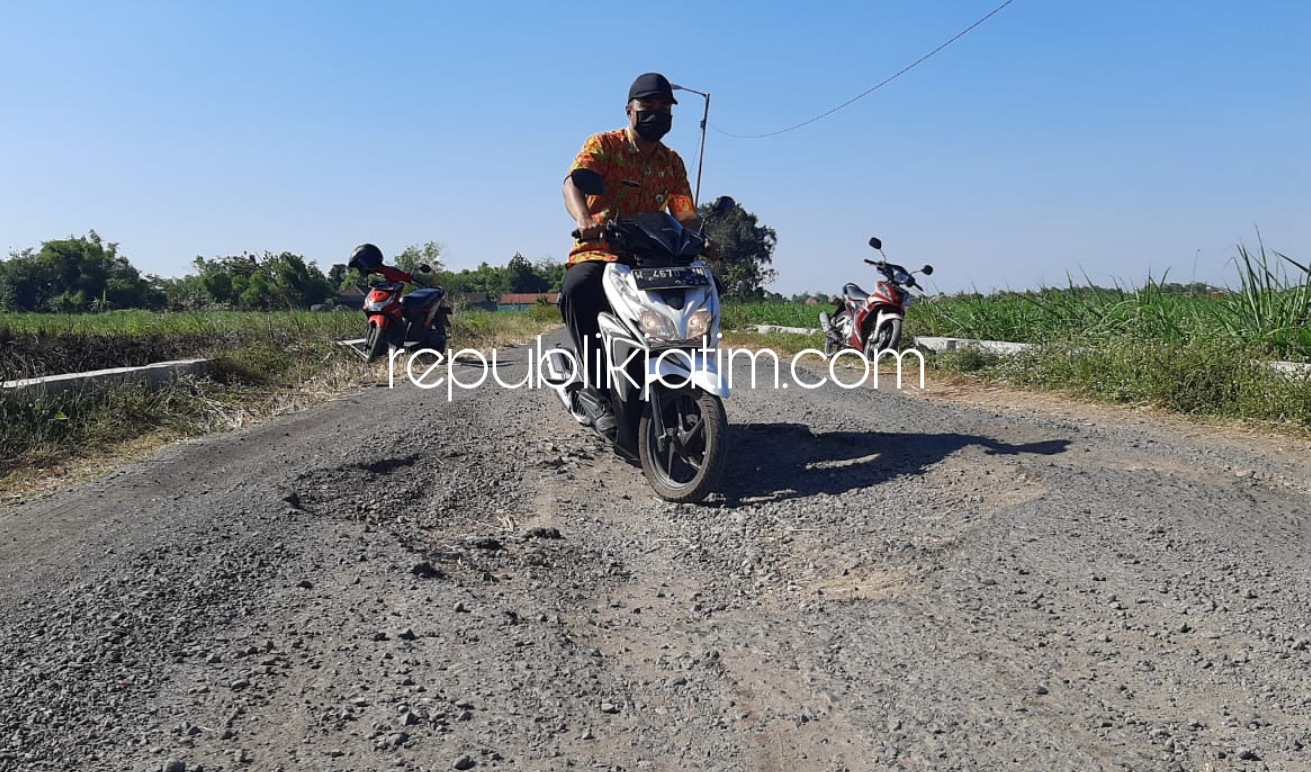 Warga Bakungpringgondani Keluhkan Jalan Antar Kecamatan Rusak Berat Tak Kunjung Diperbaiki