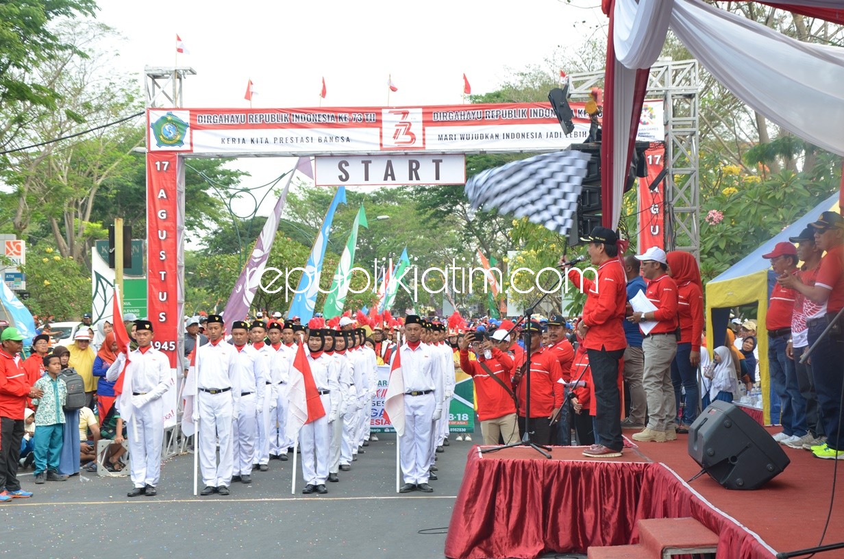 435 Regu Ramaikan Lomba Gerak Jalan 17 Kilometer di Sidoarjo