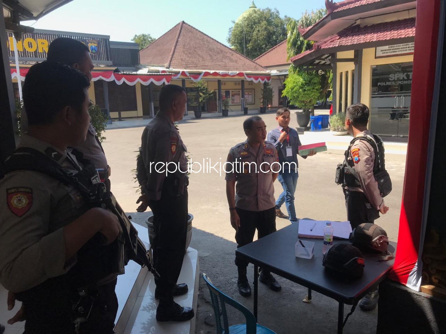 Pengunjung Polres Ponorogo Diwajibkan Diperiksa Barang Bawaannya