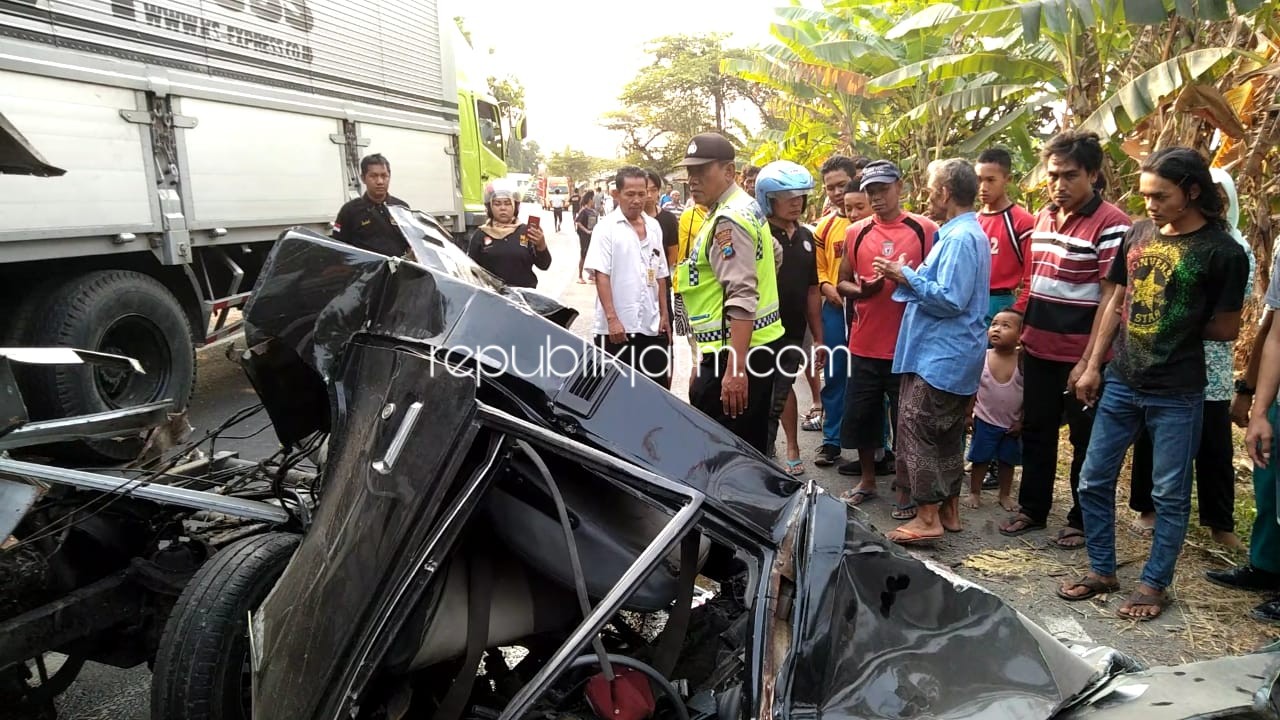 Pikup Hantam Truk Box di Sidoarjo, Sopir dan Kenek Tewas