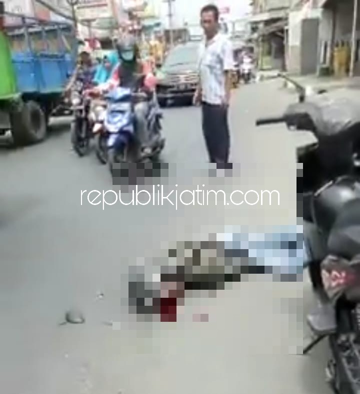 Mendahului Dari Kiri, Bikers Tewas Terlindas Truk di Tulangan