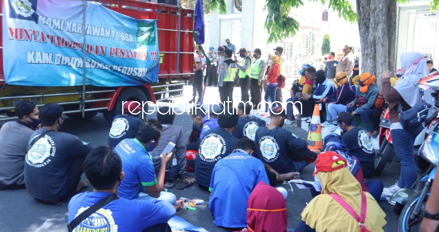 Ratusan Buruh Korban PHK Luruk Dewan Sidoarjo Minta Jatah BLT