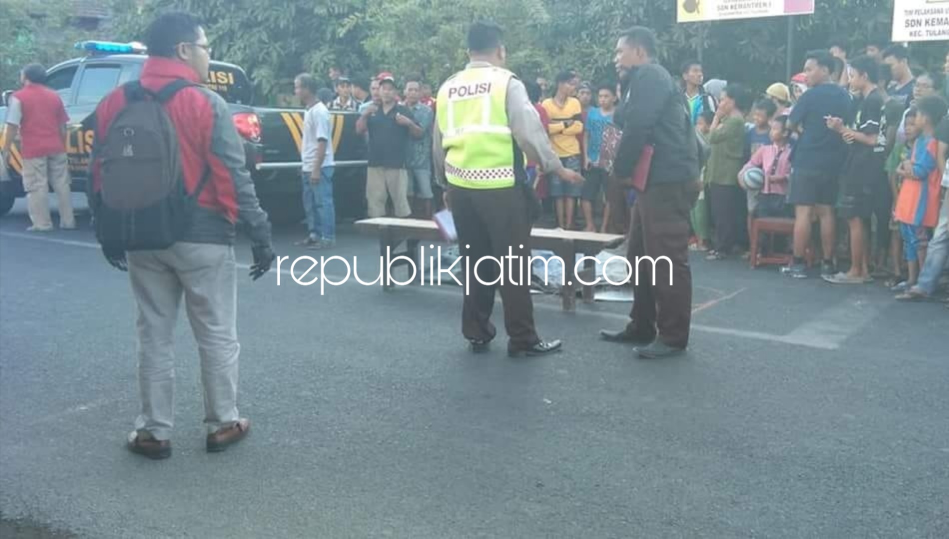 Diduga Gagal Mendahului, Siswi SMK Tewas Terlindas Truk