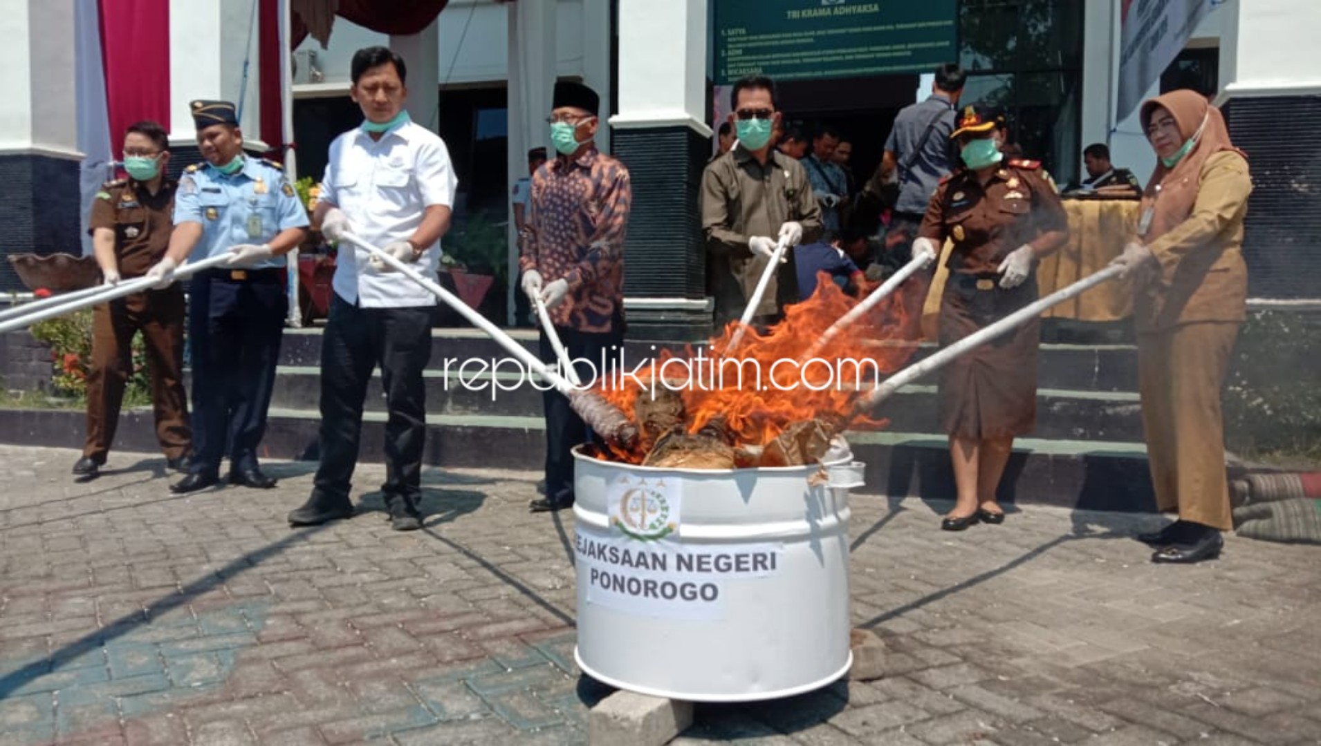 Kejari Ponorogo Musnahkan Barang Bukti Perkara Kasus Narkoba