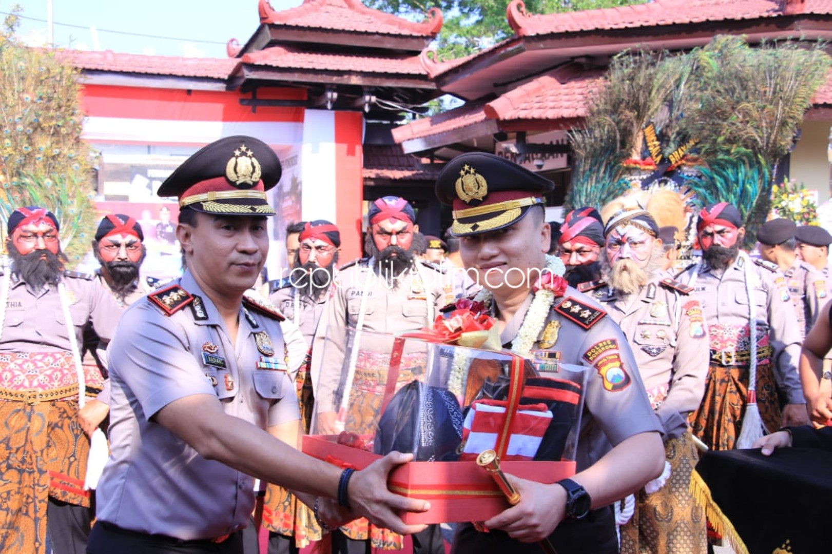 AKBP Arief Fitrianto Gantikan AKBP Radiant Disambut Tarian Reog Ponorogo