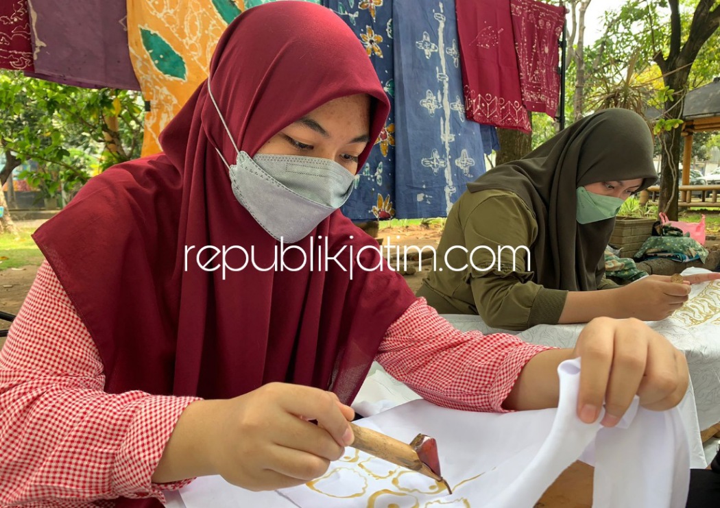 Peringatan Hari Batik Nasional, Siswa dan Guru SMA Al Muslim Lestarikan Budaya Melalui Praktik dan Pameran Batik