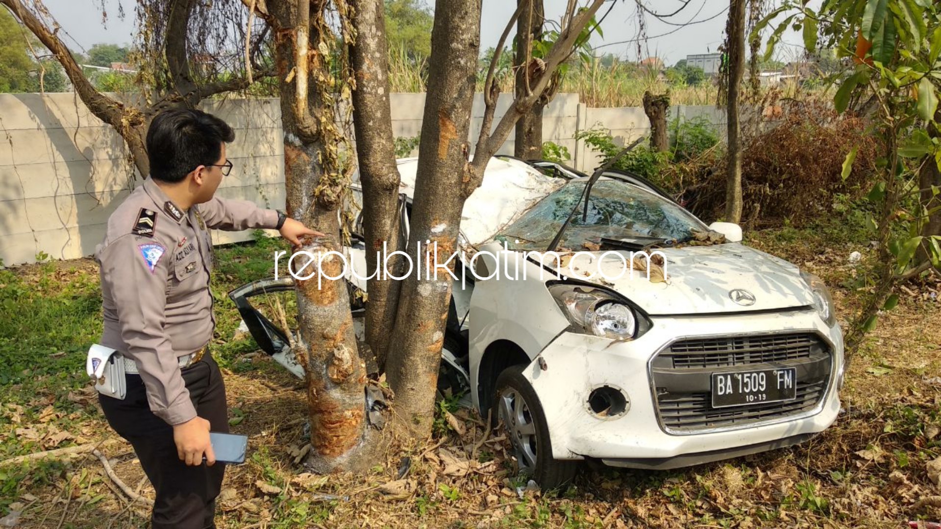 Diduga Sopir Ngantuk, Agya Tabrak Pohon PNS Tewas di Tol Sidoarjo