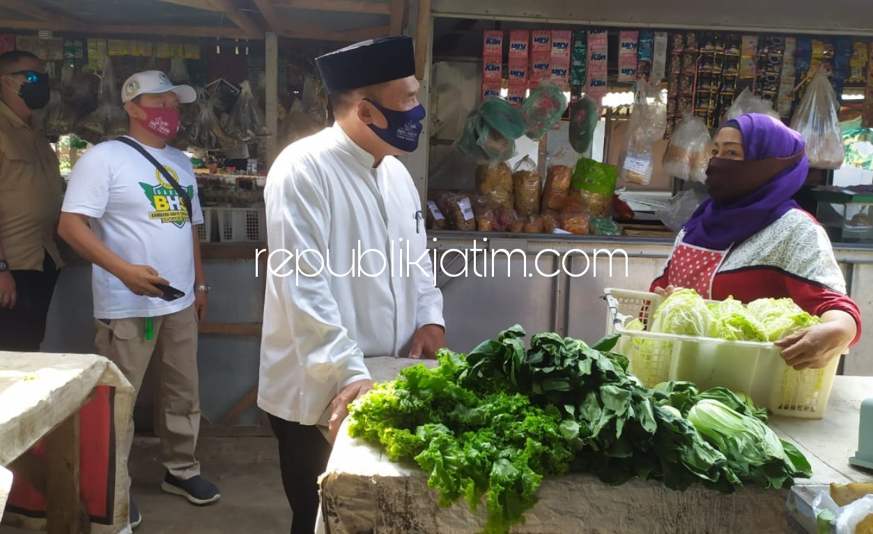 BHS - Taufiq Ajak Ibu-Ibu Manfaatkan Pasar Krempyeng untuk Memecah Kerumunan di Pasar Kecamatan Saat Pandemi