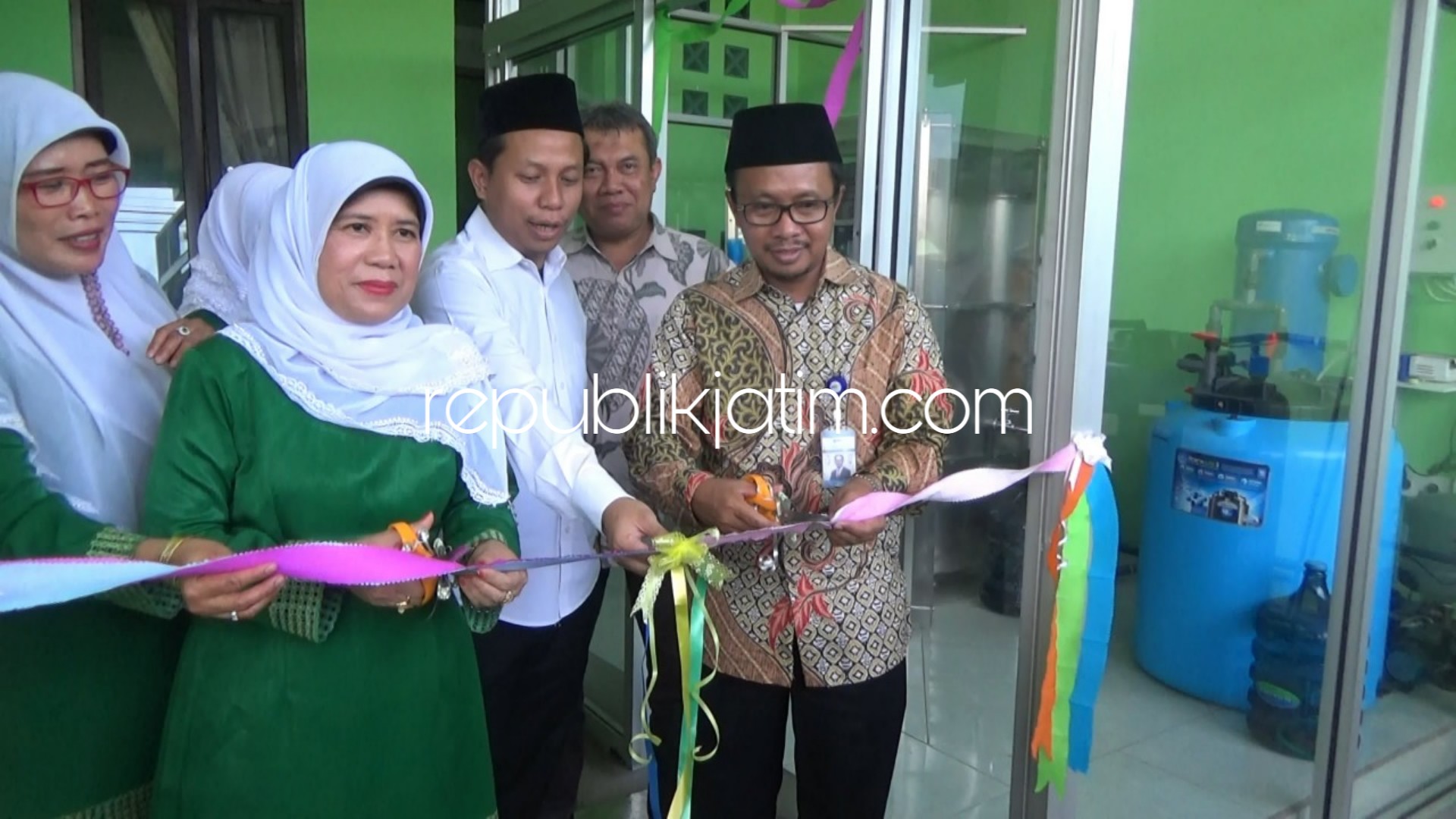 Terima Bantuan Mesin BPPT, Muslimat Sidoarjo Kembangkan Arsinum Kemasan Gelas