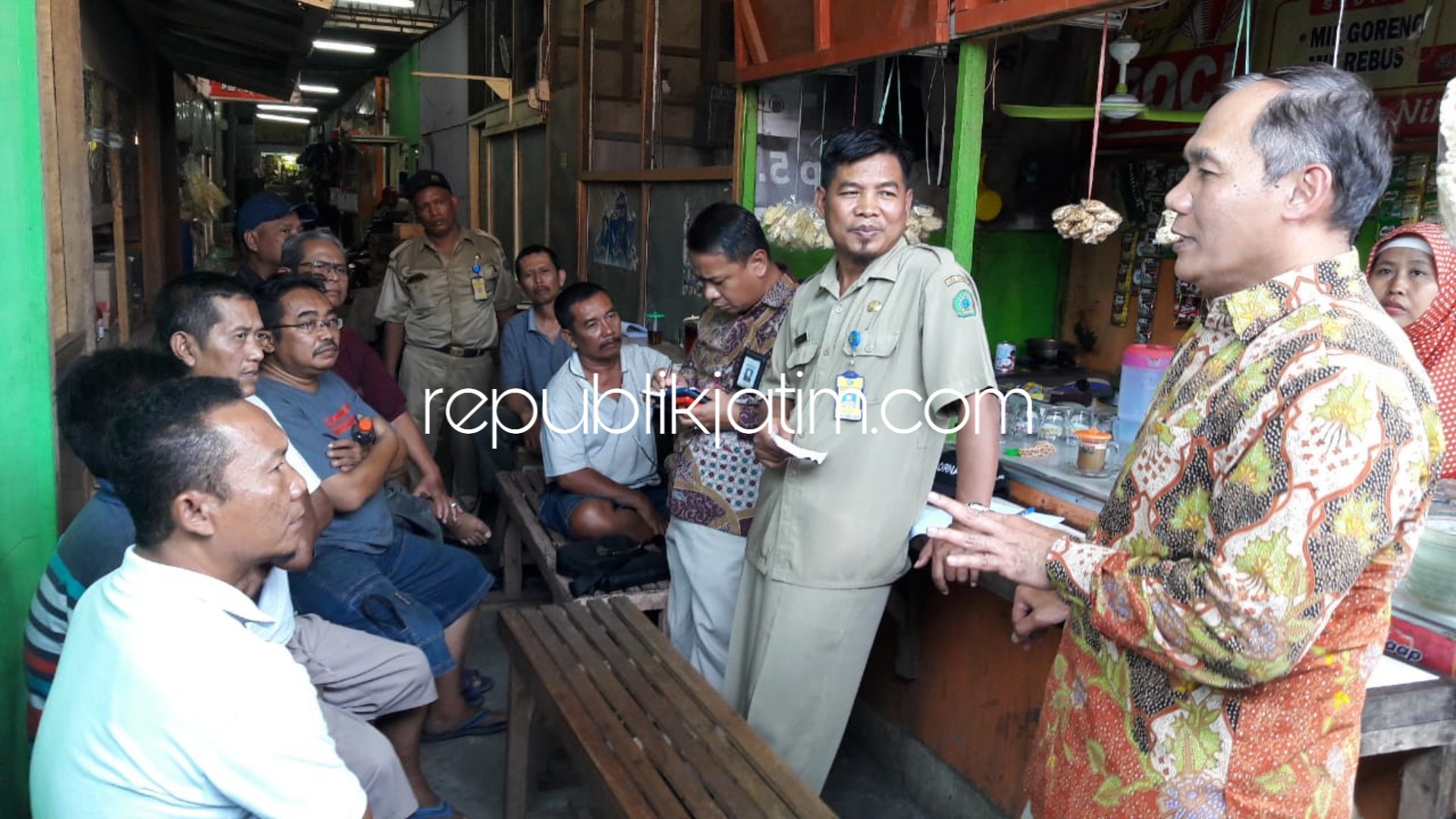 Sambangi Pasar Sukodono, Bambang Haryo Disambati Pedagang Soal Retribusi