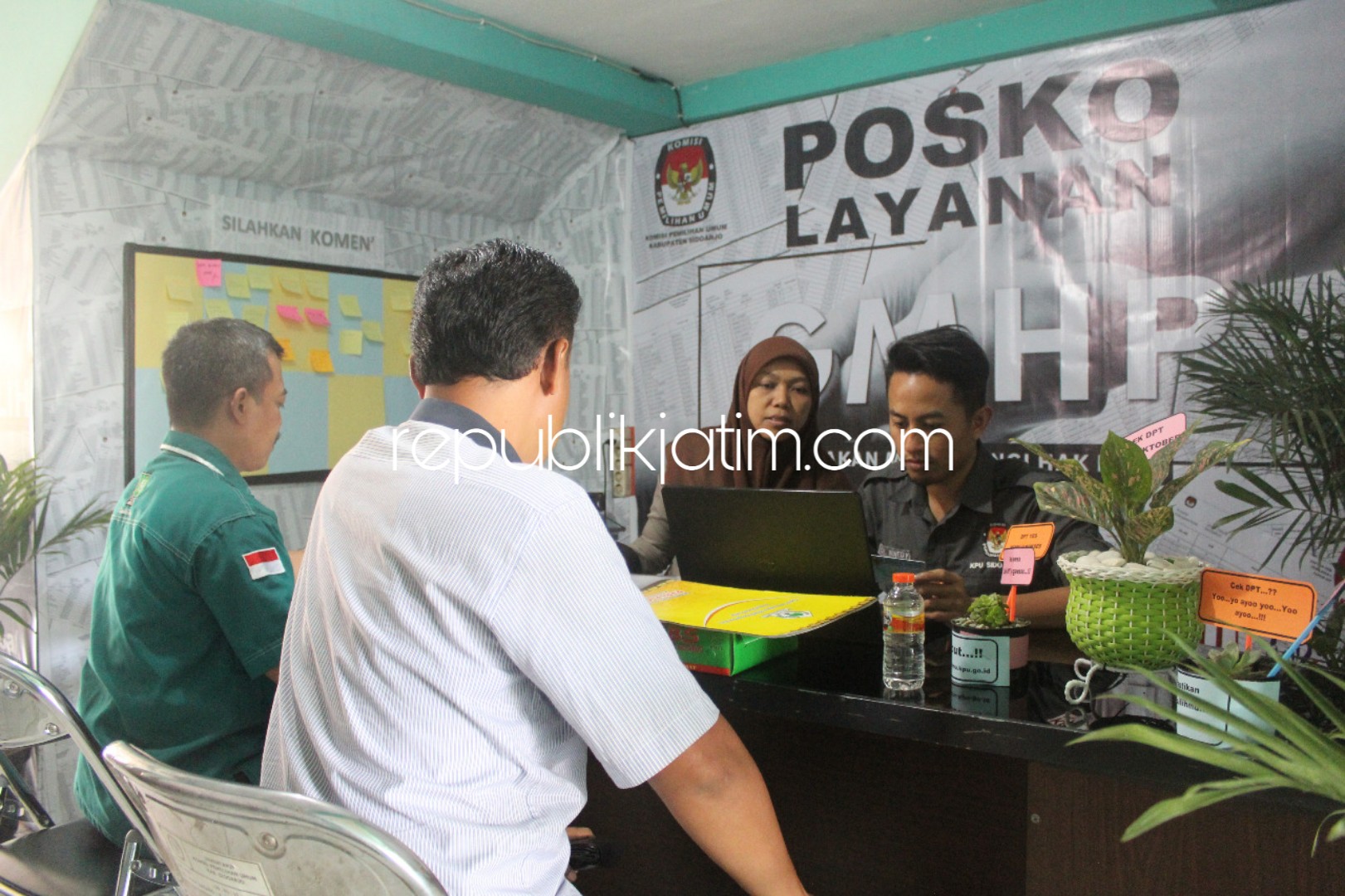 Baru Dibuka, Posko GMHP KPU Sidoarjo Mulai Banjir Pengaduhan