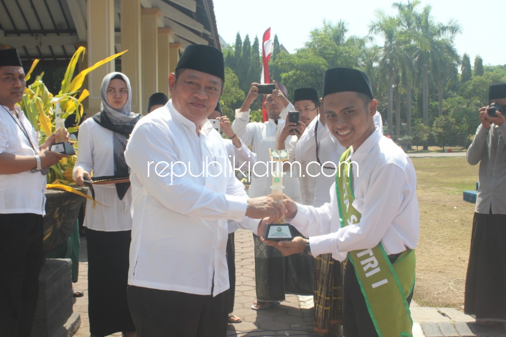 Ribuan Santri Sidoarjo Turut Upacara, HSN Sebagai Etos Moral Spiritualisme