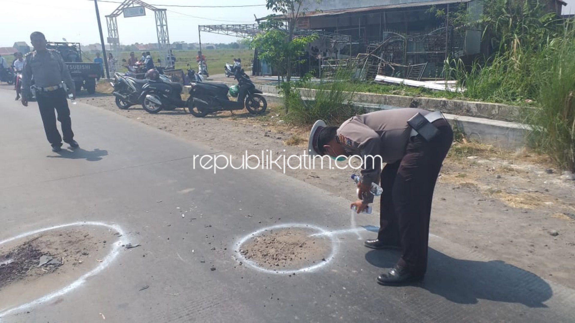 Dua Pengendara Motor Tewas Ditabrak Dump Truk, Sopir Kabur