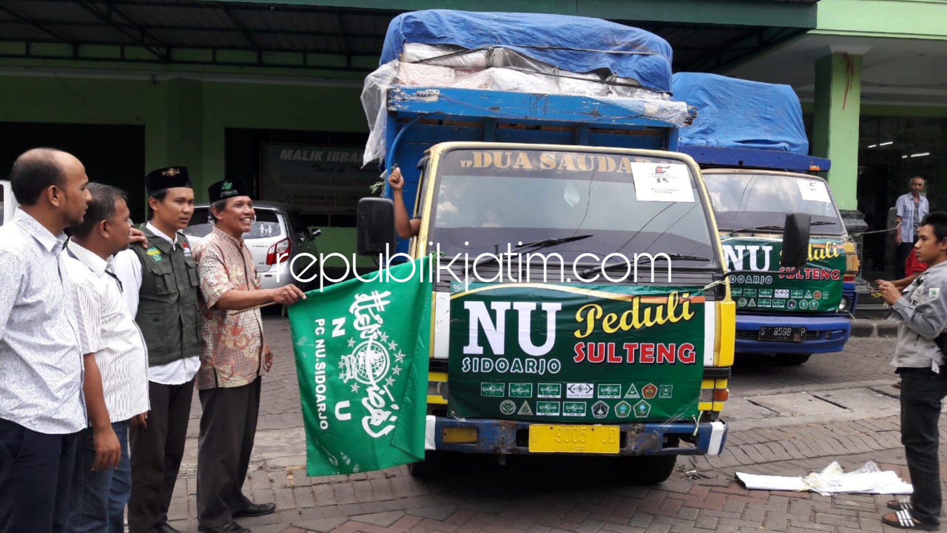 PCNU Sidoarjo Kirim 4 Truk Logistik dan Uang Rp 380 Juta untuk Korban Palu dan Donggala