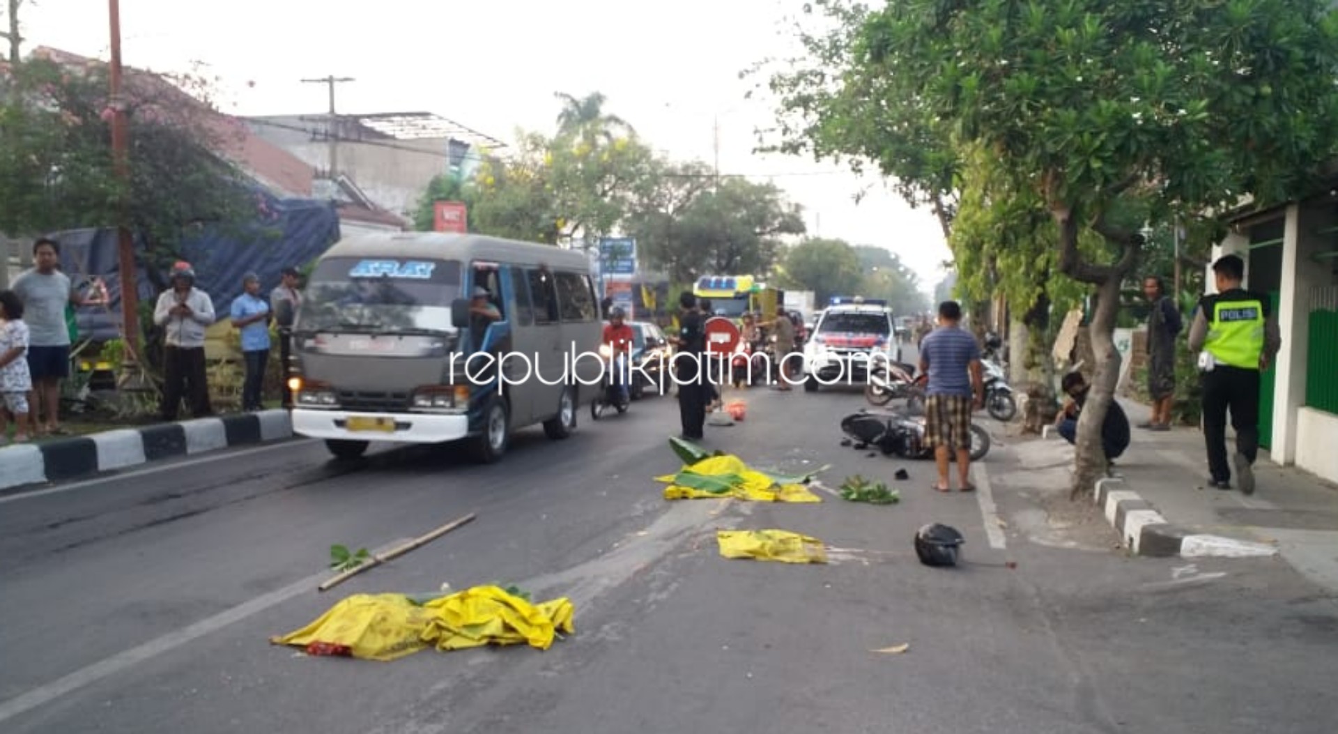 Dua Truk Kabur Usai Tabrak Perempuan Asal Sugihwaras di Jalur Sidoarjo - Surabaya