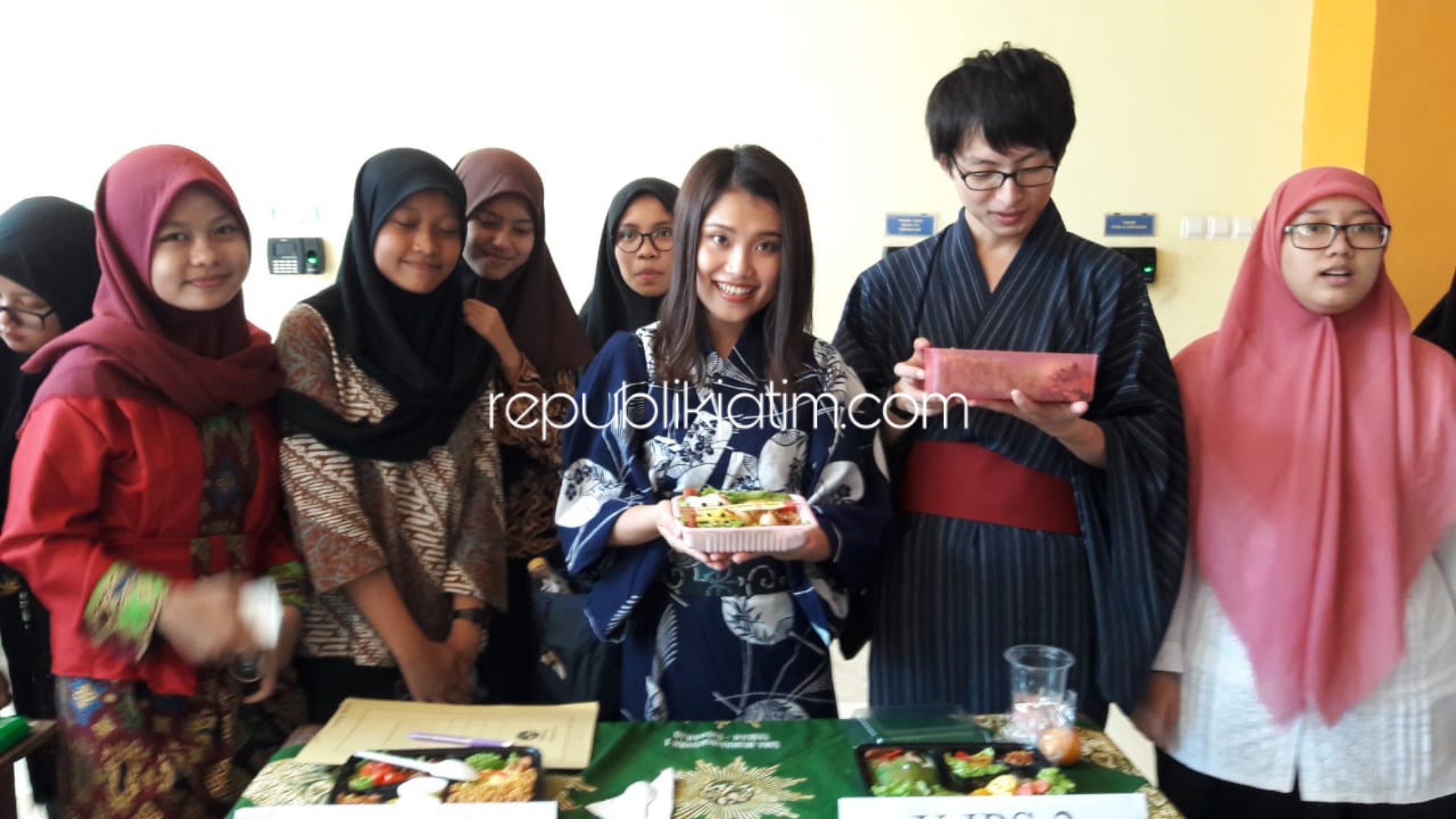 Asal Tidak Pedas, Guru Jepang Smamita Anggap Rasa Bento Sidoarjo Mirip di Negeri Sakura