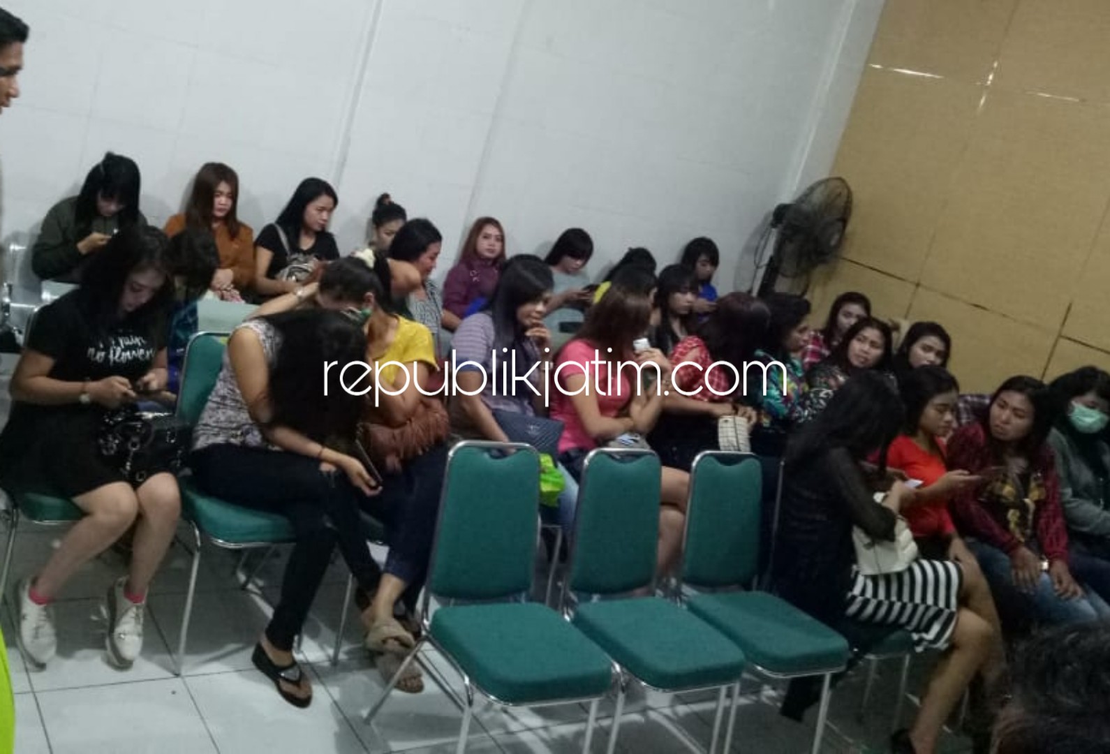 Razia Gabungan, Petugas Ciduk Puluhan PL Mangkal di Karaoke