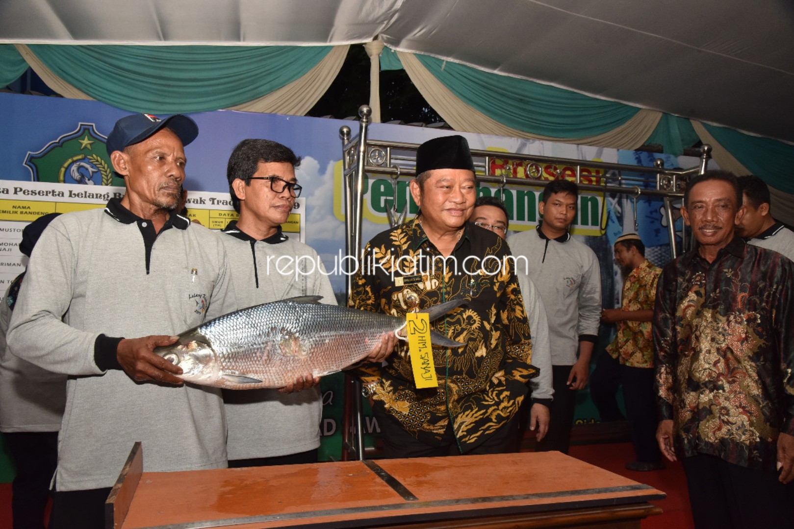 Bandeng Kawak 7,66 Kilogram Juarai Lelang Bandeng di Sidoarjo