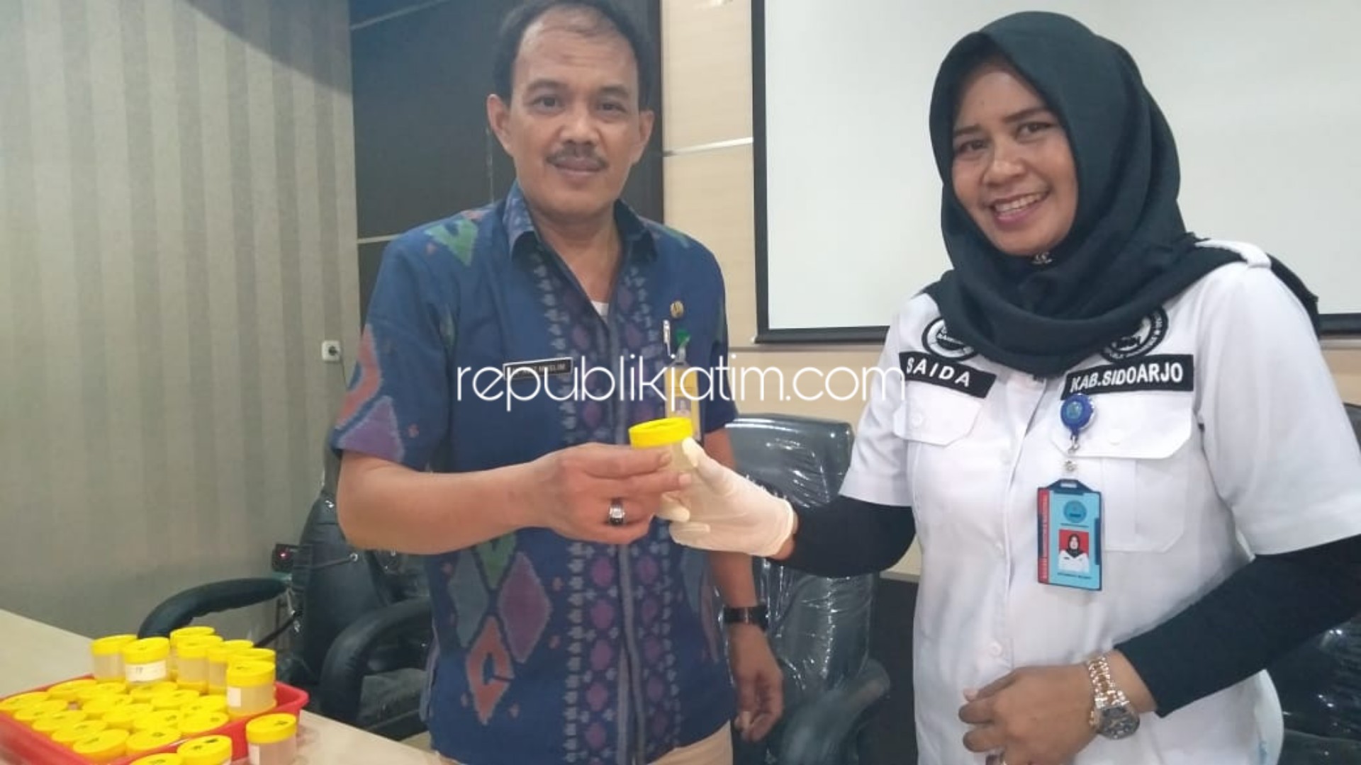 BNN Sidoarjo Tes Urine Puluhan PNS Kecamatan Jabon