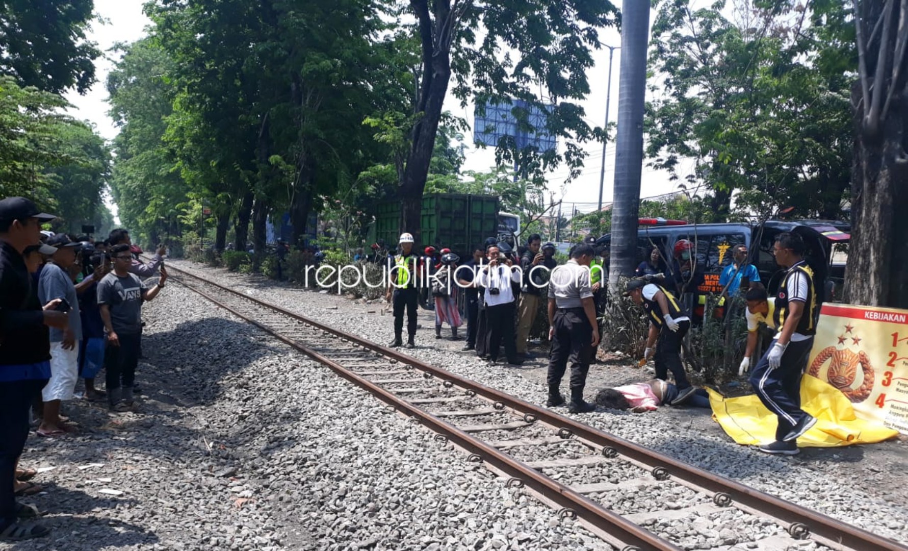 Perempuan Asal Malang Tewas Tersambar KA Penataran di Waru