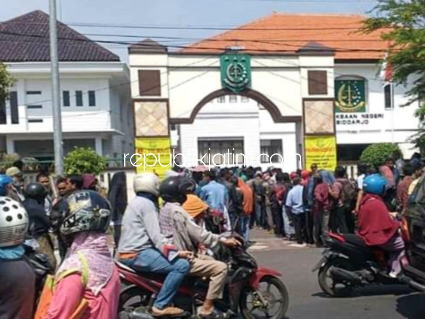 Antre Pengambilan Tilang Meluber Hingga Antre di Jalanan, Pelanggar Mengeluh