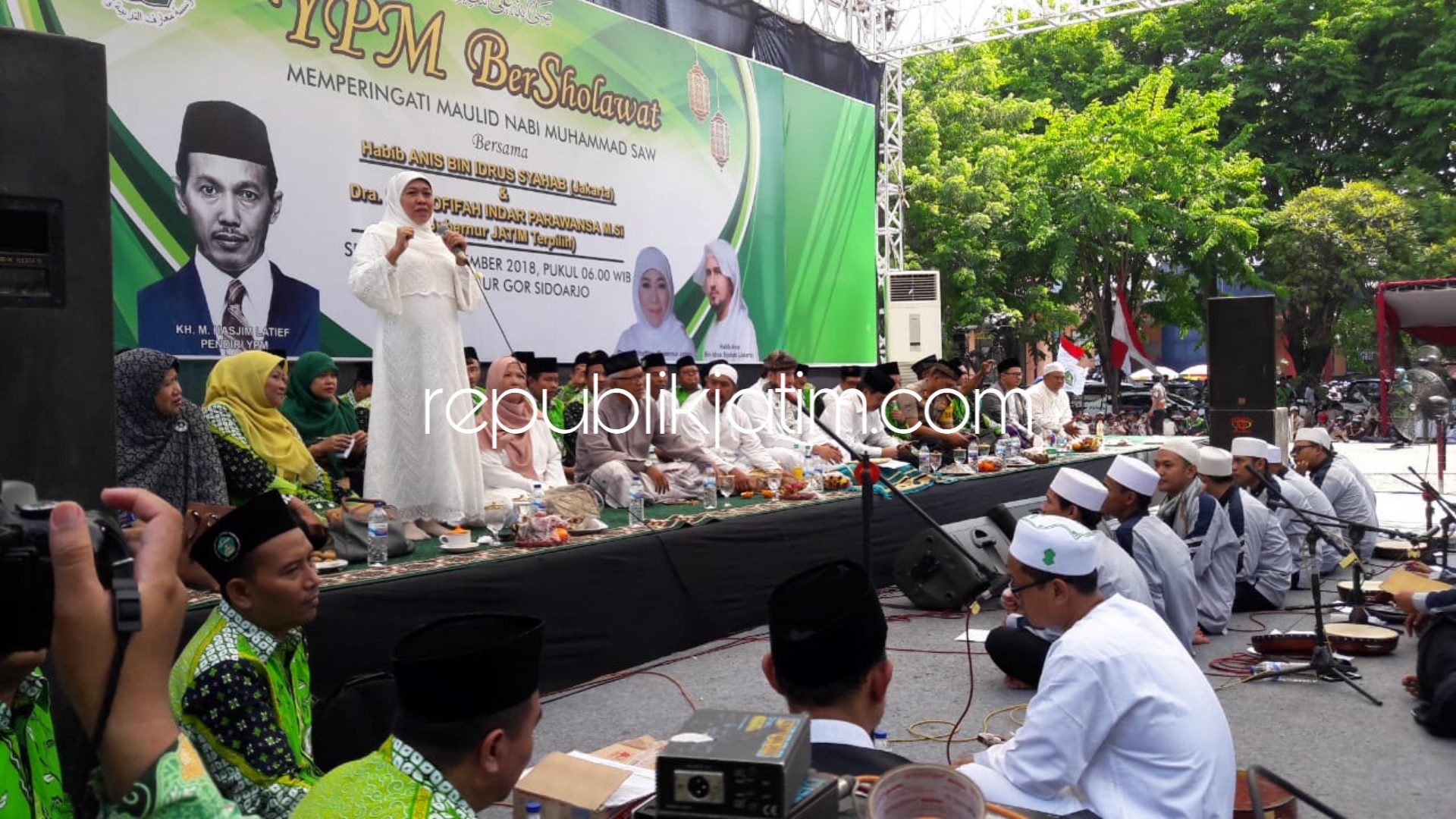 Hadirkan Ribuan Pelajar, YPM Bersholawat Dihadiri Khofifah dan Cak Nur