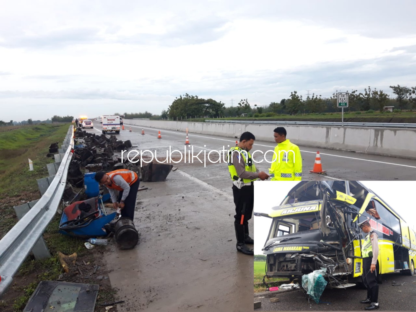 Bus Rombongan PNS Blitar Tabrak Truk di Tol Ngawi - Solo, 4 Terluka