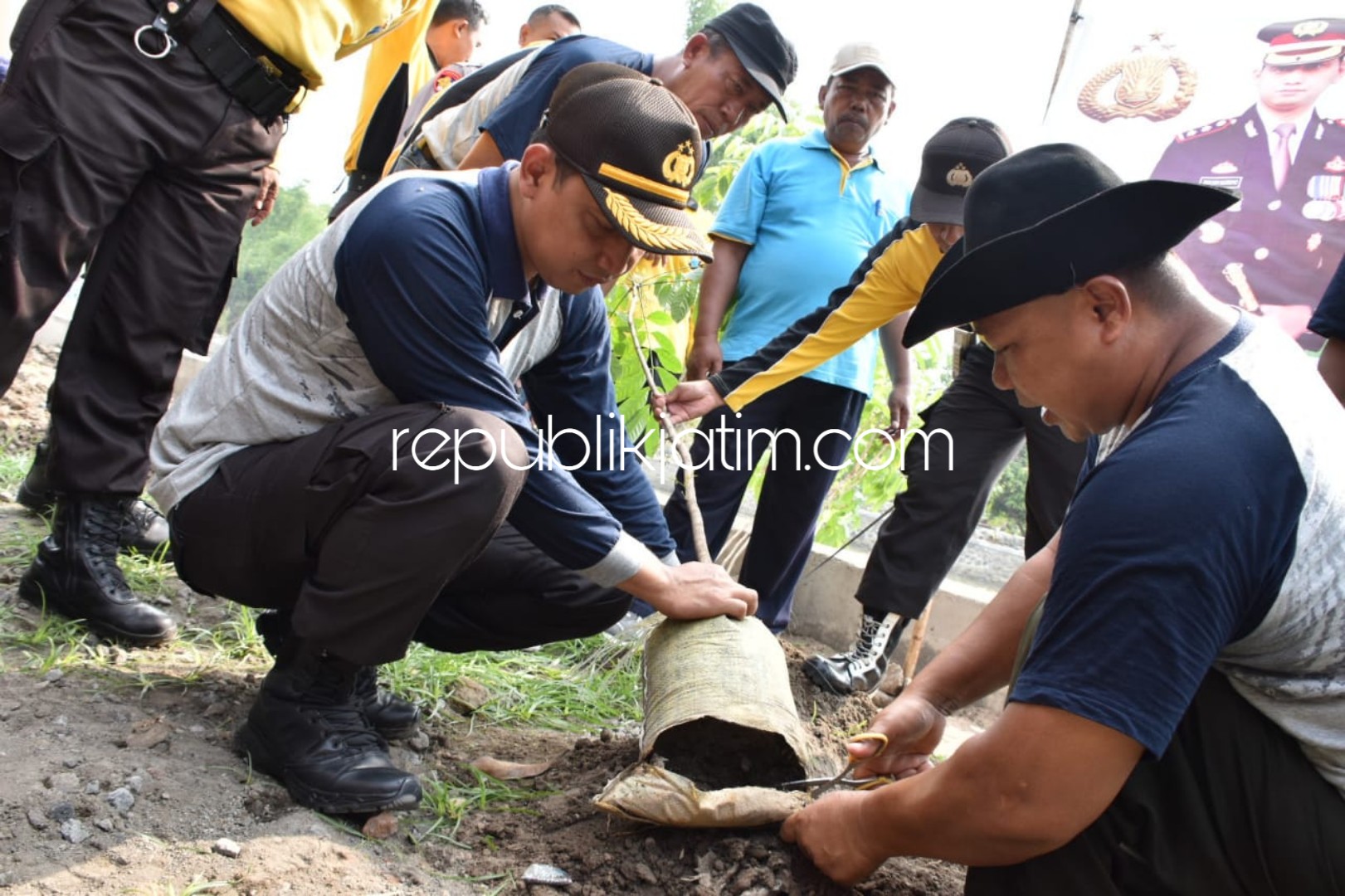 Dukung Gerakan Penghijauan, Kapolresta Sidoarjo Tanam Ratusan Pohon