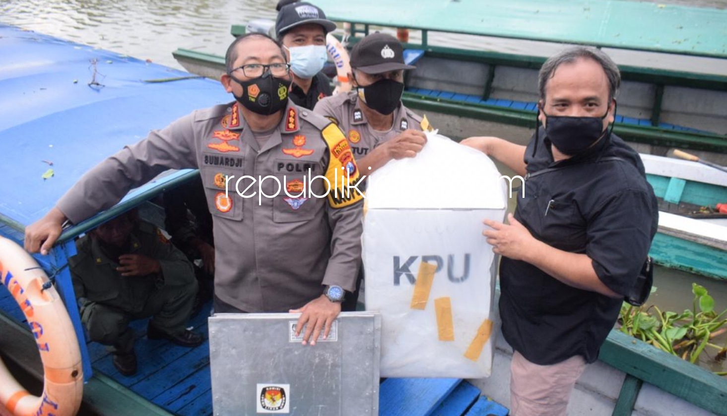 Naik Trail Lanjut Perahu, Kapolresta Sidoarjo Cek TPS di Tiga Wilayah Terpencil