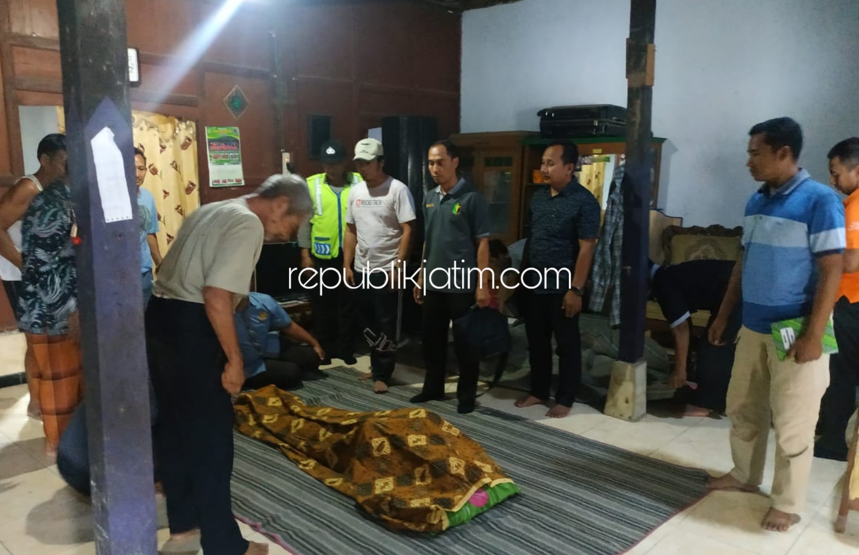 Dikira Tidur, Karyawan Toko di Ponorogo Ditemukan Tewas di Kamar