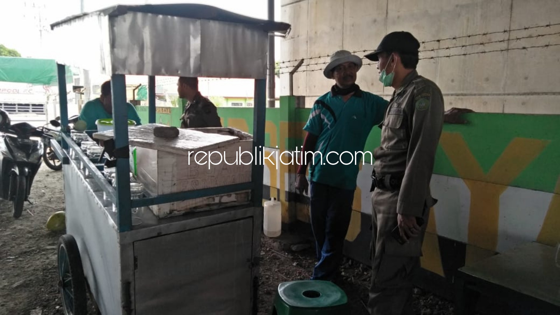 PKL di Flyover Porong Ditertibkan Satpol PP Sidoarjo