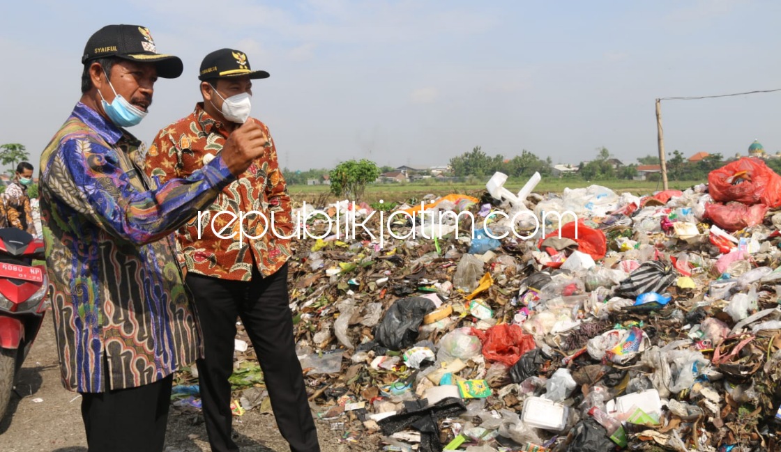 Sampah Menumpuk di Jalan Desa Sugihwaras Candi, Wabup Sidoarjo Sidak TPST Minta Kades Tanggung Jawab