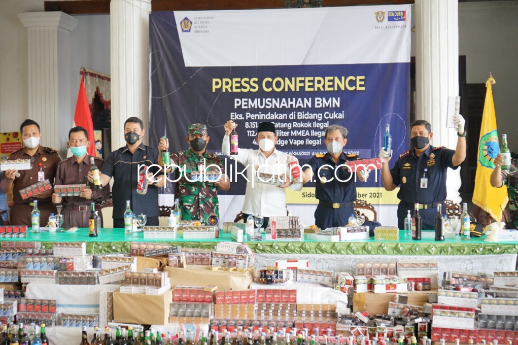 Pemkab Sidoarjo dan Kanwil DJBC Jatim I Musnahkan 8,1 Juta Batang Rokok Ilegal Hasil Operasi 2021 Senilai Rp 8,3 Miliar