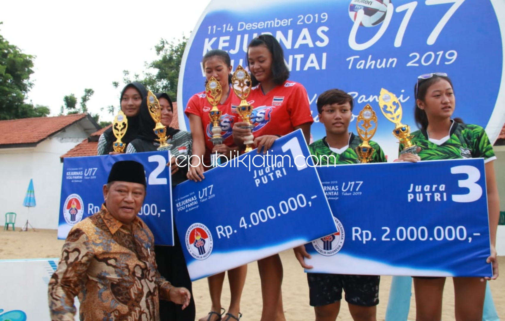 Tim Pasangan Firda-Shafira Juara I Voli Pantai Kejurnas U-17