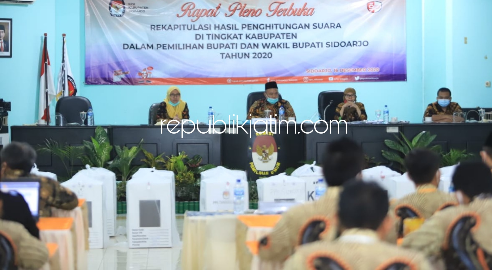 Usai Rekapitulasi Suara Pilkada Sidoarjo, KPU Persilahkan Paslon Keberatan Ajukan Gugatan ke MK 