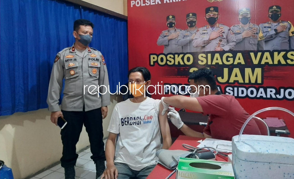 Jelang Nataru, Animo Masyarakat Sidoarjo Ikut Vaksi Gerai Vaksin 24 Jam Polsek Krian Tinggi