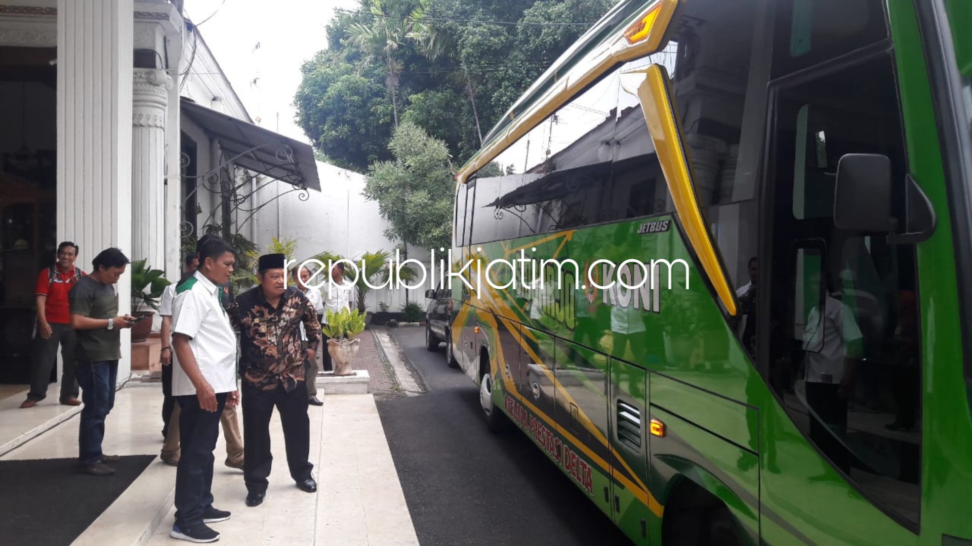 Beli Bus Baru, Bupati Targetkan Atlet KONI Sidoarjo Juara 2 di Porprov Jatim