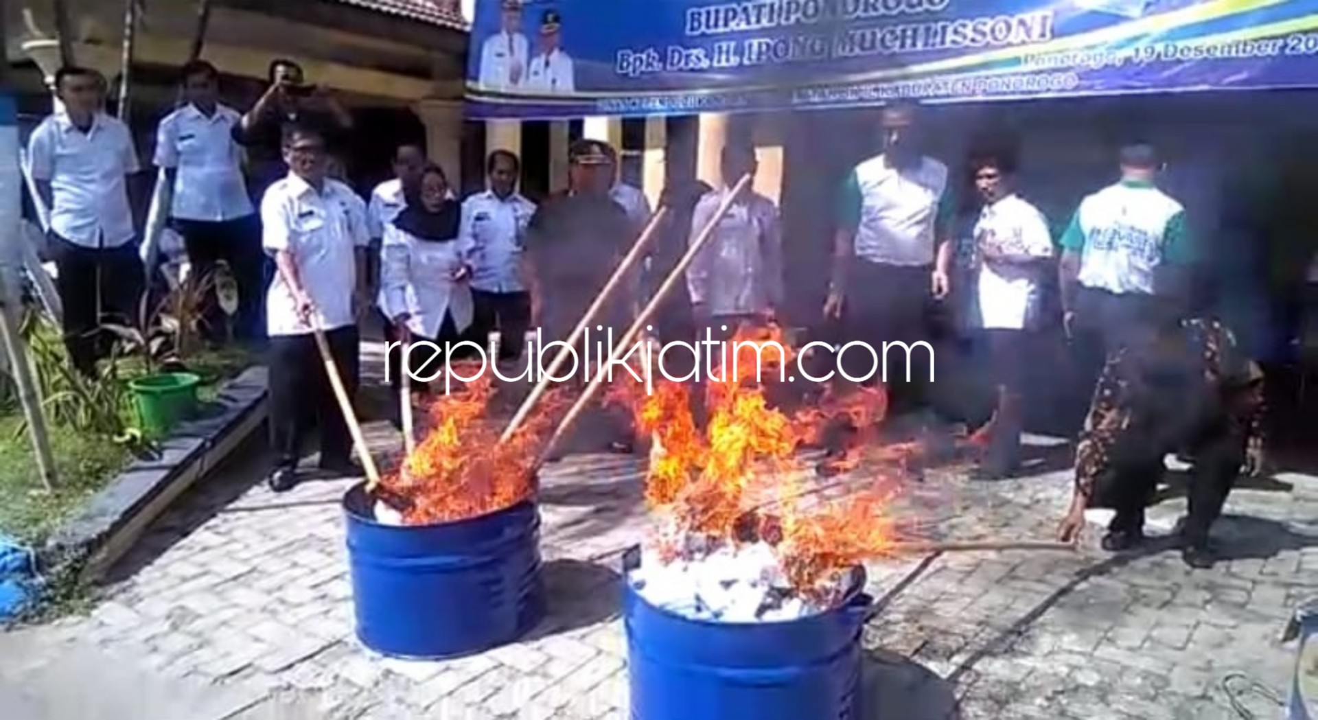 Dispenduk Capil Ponorogo Bakar 65.499 Lembar KTP Elektronik  