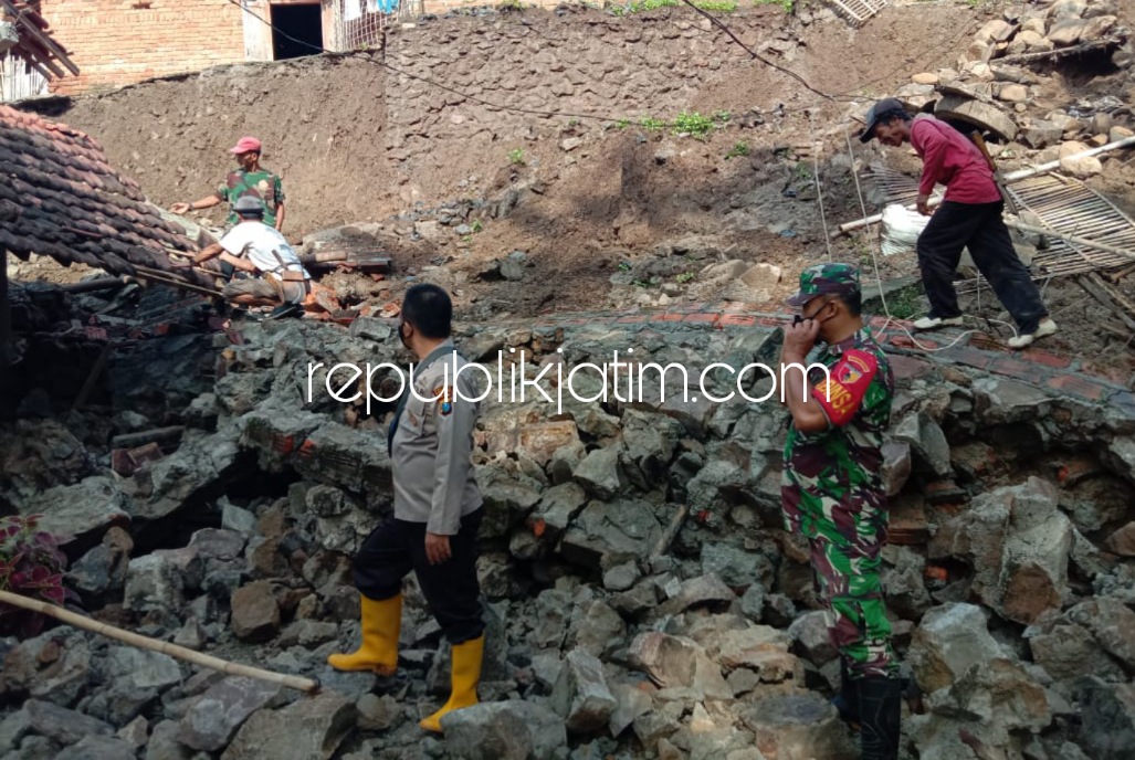 Talud Sepanjang 36 meter Ambrol Rusak Rumah Ketua RT di Bungkal Ponorogo