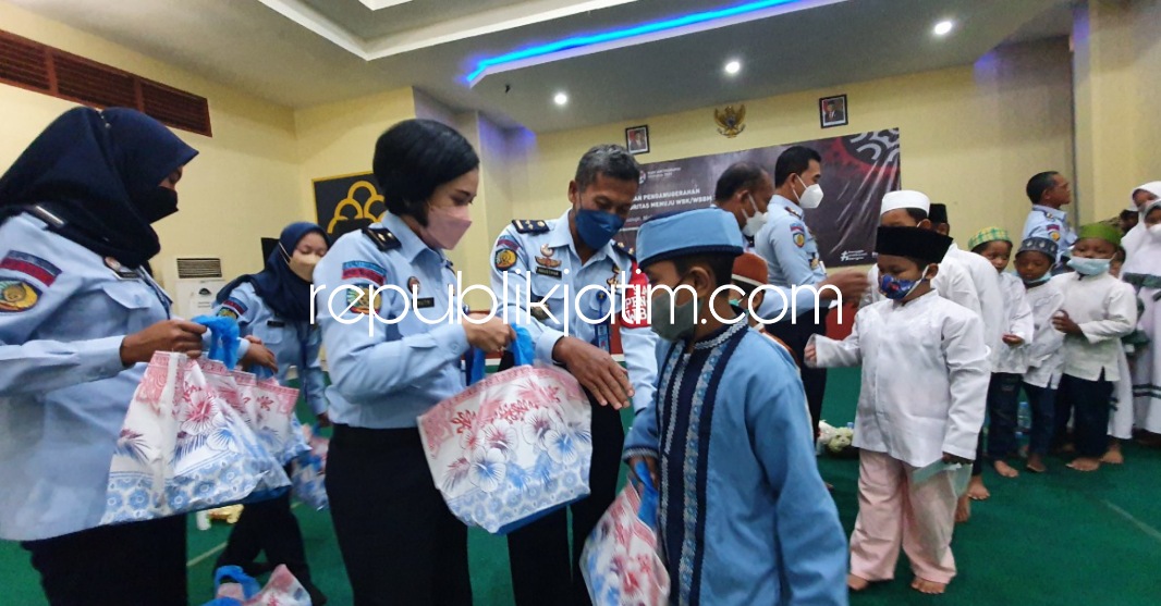 Wujud Rasa Syukur Raih Predikat WBK, Lapas Porong Santuni 50 Anak Yatim