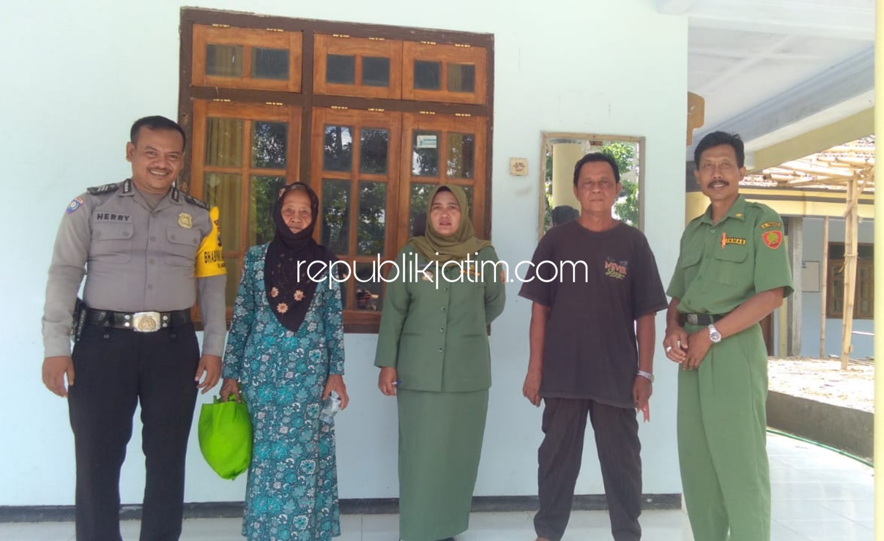 Hendak ke Rumah Keponakan, Polisi Jemput Nenek Manula Yang Tersesat