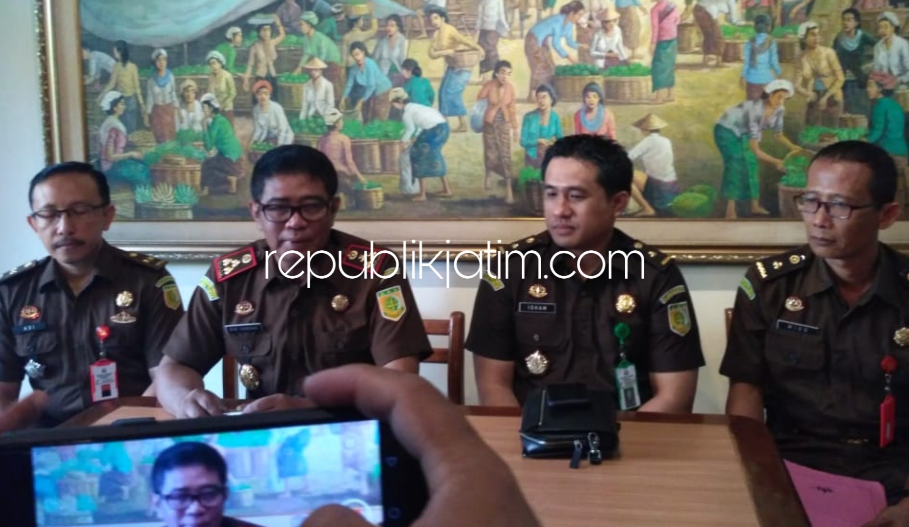 Vigit Waluyo Serahkan Diri ke Kejaksaan Sidoarjo Langsung Ditahan