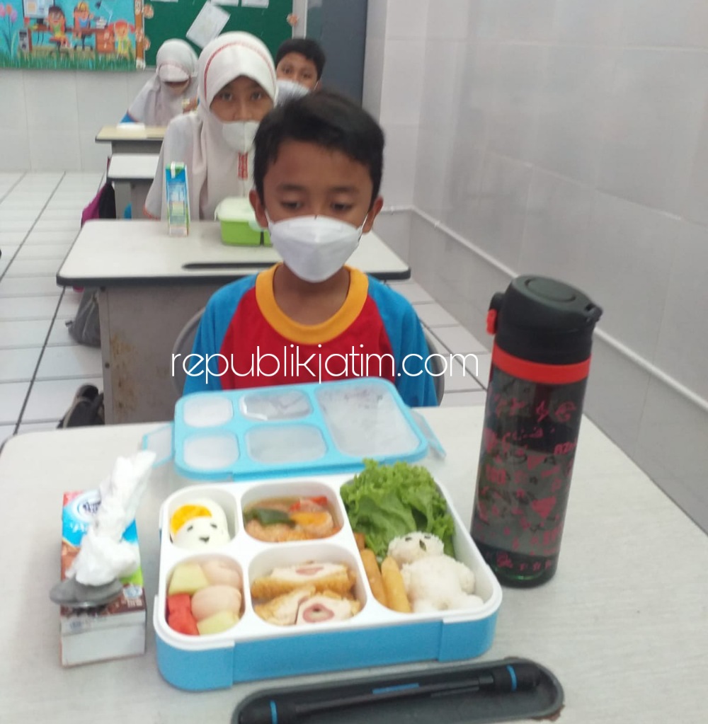 Tekan Angka Stunting, Siswa SD Al Muslim Peringati Hari Gizi Nasional Bikin Topi dan Poster Piramida Makanan