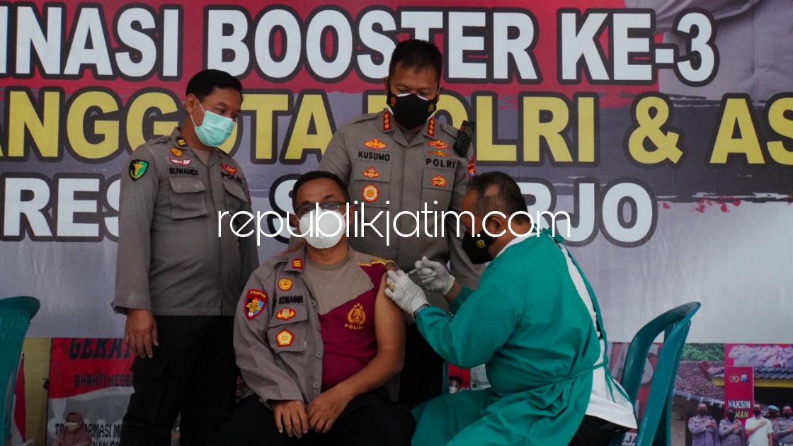 Garda Depan Hadapi Varian Baru Omicron, Ratusan Polisi Sidoarjo Mulai Divaksin Booster