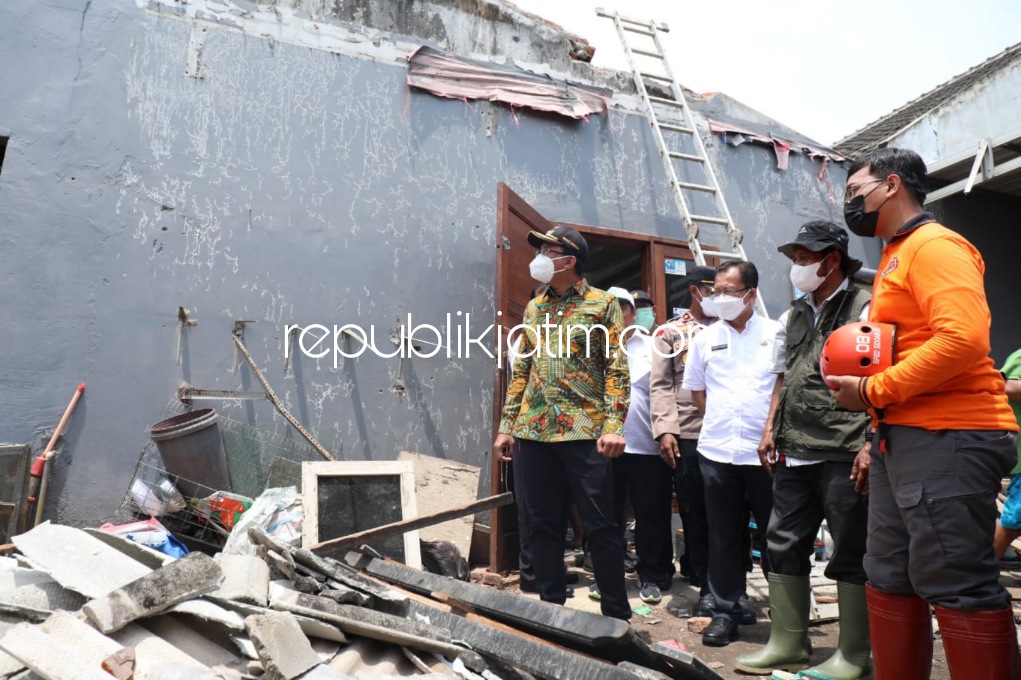 Bupati Sidoarjo Pastikan Pemkab Bantu Perbaikan Rumah Warga Tanggulangin Rusak Korban Puting Beliung