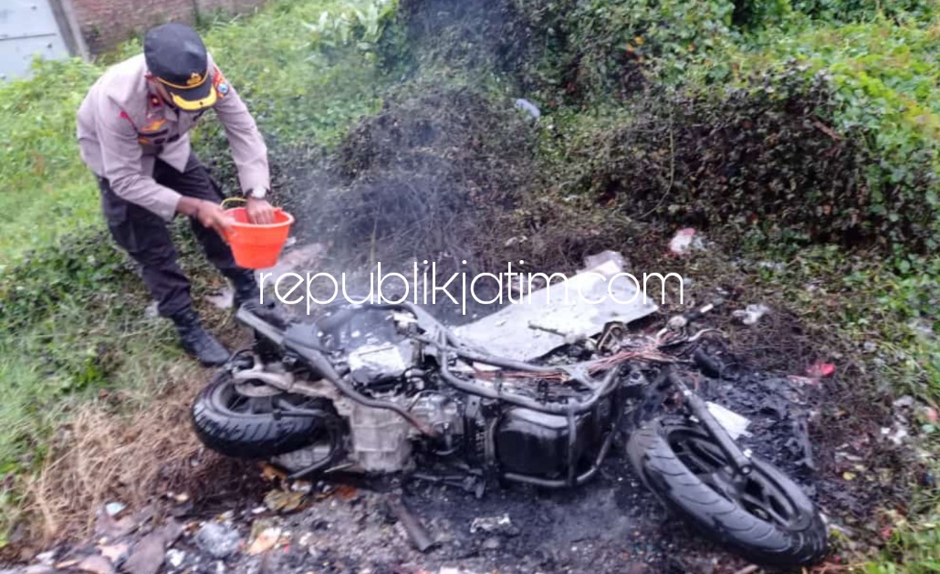 Tepergok Hendak Curi Perhiasan, Pencuri Dihajar dan Motor Dibakar Warga Kedungbanteng Tanggulangin