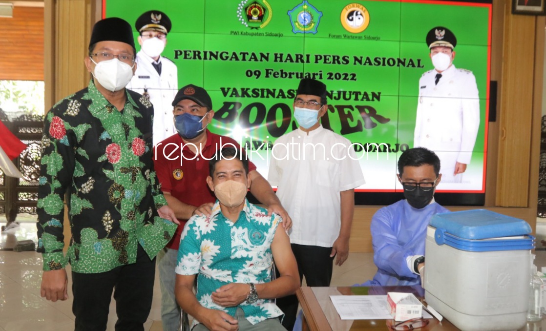 Peringati HPN 2022, Wartawan Vaksin Booster Bareng di Pendopo Delta Wibawa Bersama Bupati Sidoarjo