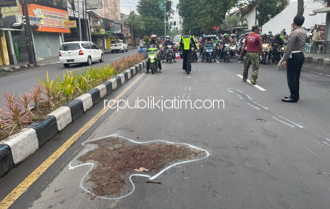 Pengayuh Sepeda Diseruduk Motor, Dua Korban Terluka Dilarikan ke Rumah Sakit