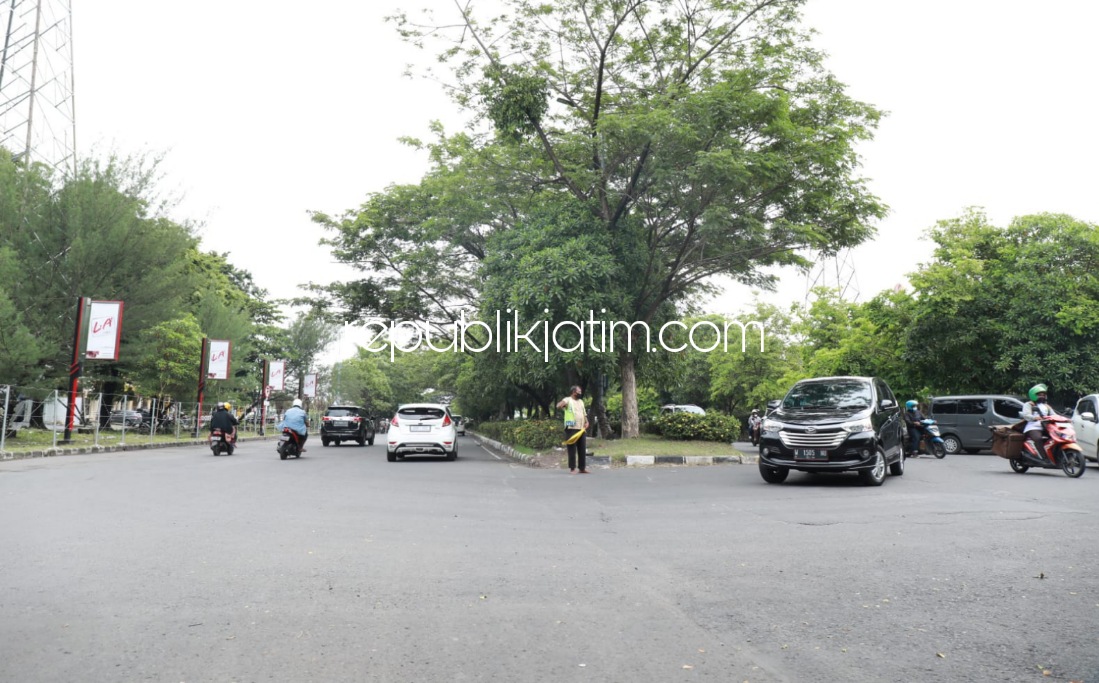 PKL Dibersihkan, Arus Kendaraan di Jalan Taman Pinang Indah Sidoarjo Lancar