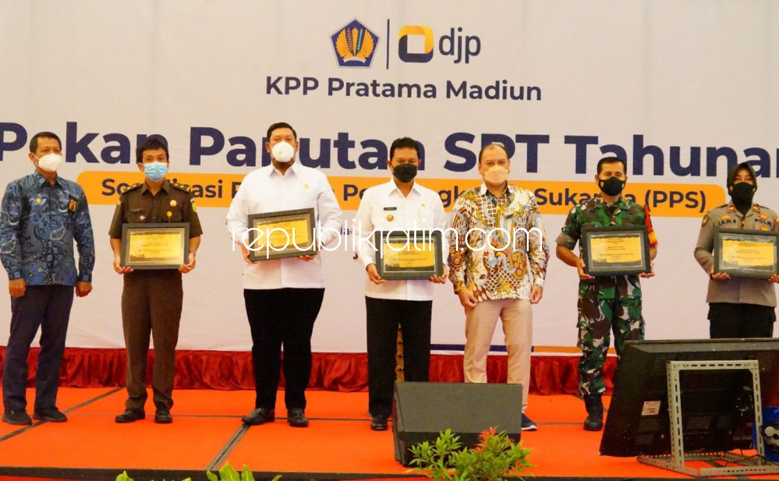 Awali Lapor SPT Tahunan, Walikota Mojokerto dan Madiun Terima Penghargaan Kanwil DJP Jatim II